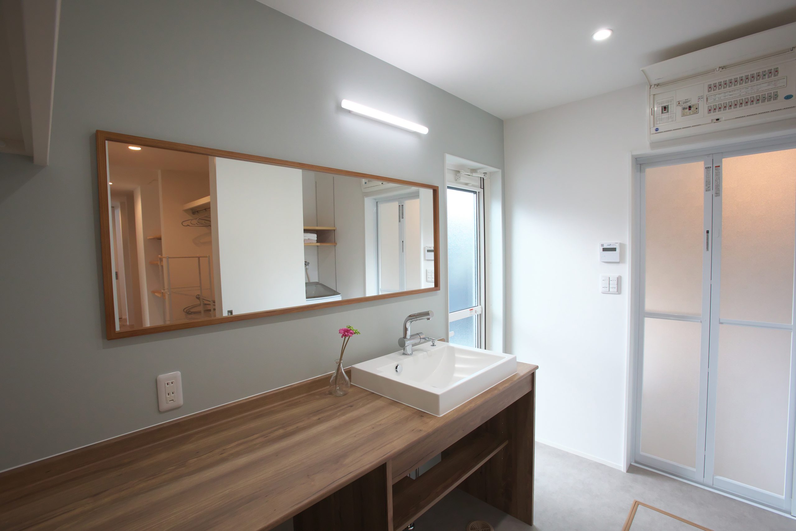カフェのようなリビングのある2階建てのお家（ダミー記事）