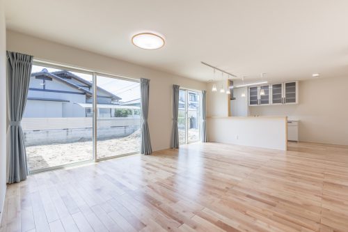 《庭とLDK＝1：1》家族が繋がるL字型の平屋 ～直方市　I様邸【1】～