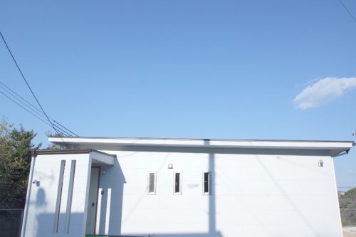 町並みを望む高台に建つ「絶景の庭」があるお家 ～飯塚市鯰田　Ｍ様邸～