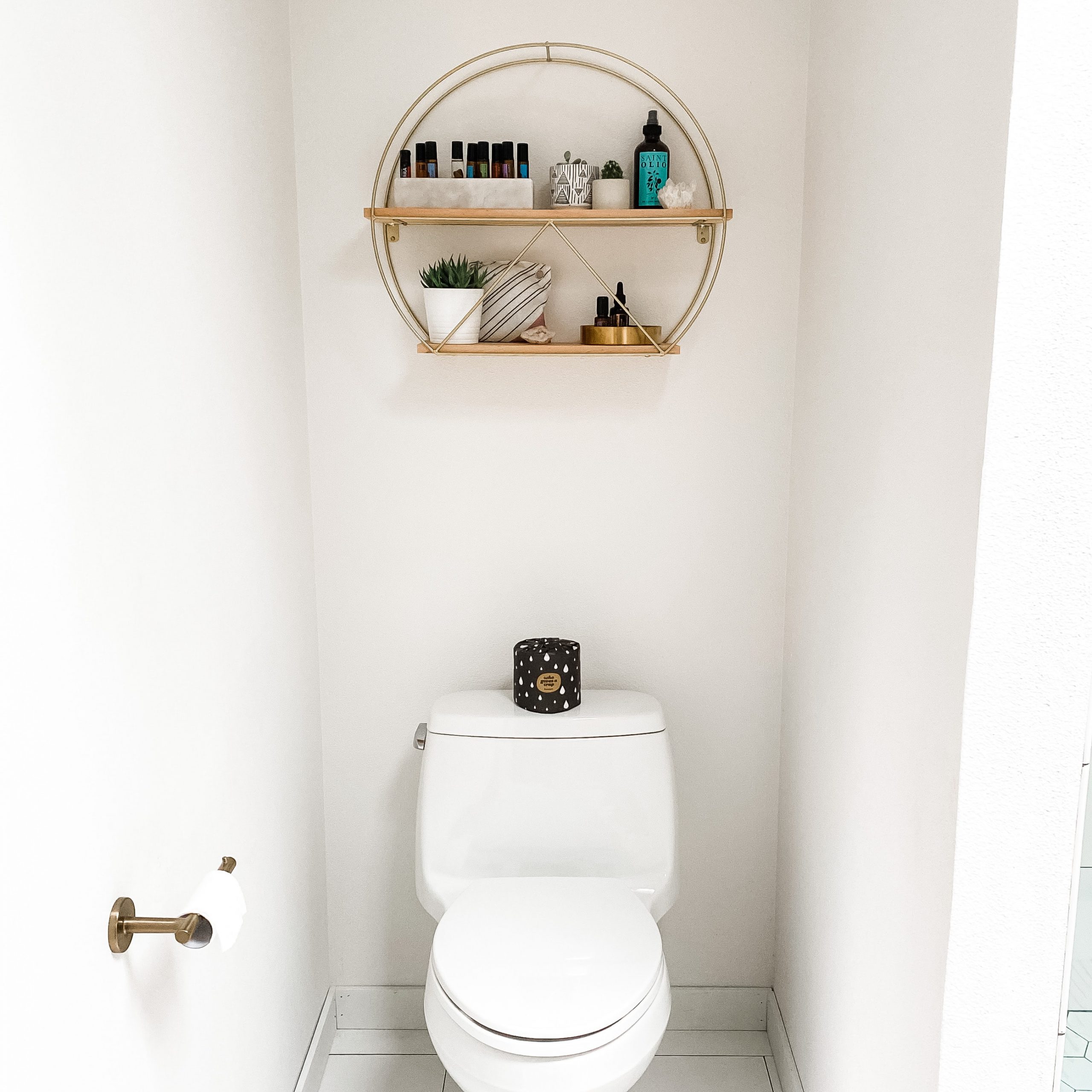トイレをおしゃれに演出。すっきり片付くトイレの収納術