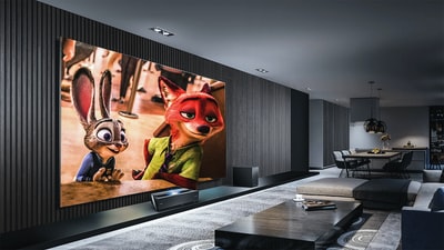 家族で映画を。自宅にホームシアターのある生活