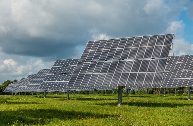 太陽光発電の設備ってどんなものがある？太陽光パネル以外の機器とその役割について解説します