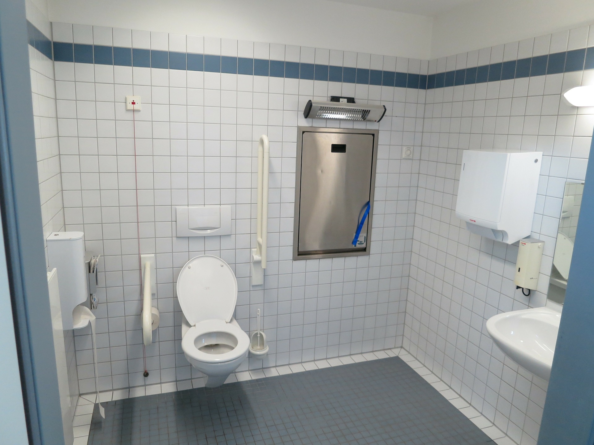車いすでも利用できるトイレを自宅に！バリアフリートイレ導入時の注意点
