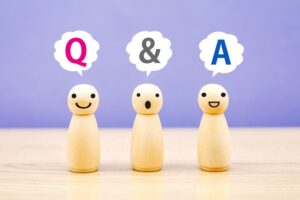 人形とQ&Aの文字