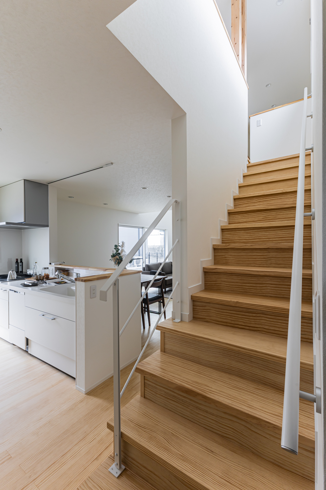 光が降り注ぐ2階建てのお家
