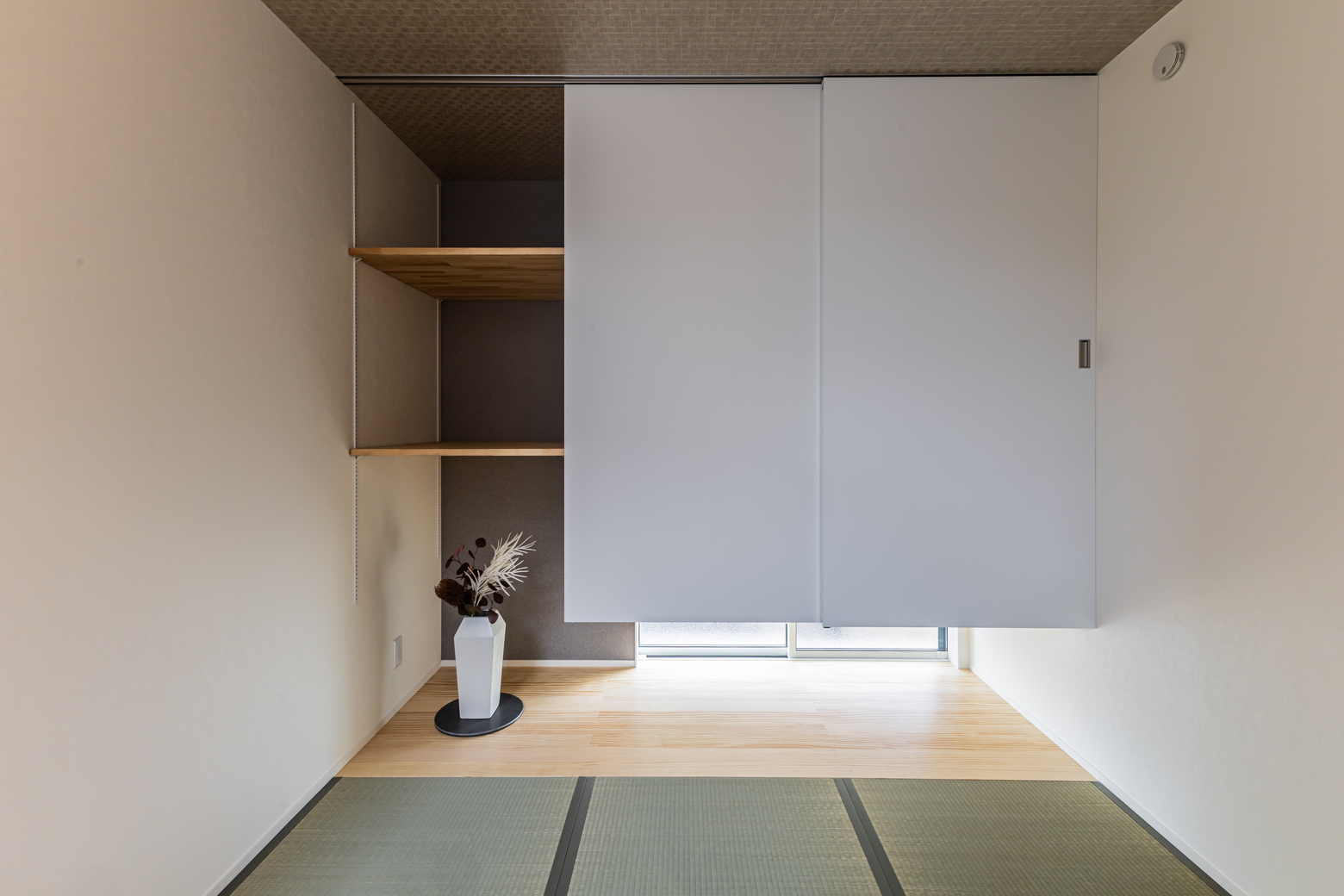光が降り注ぐ2階建てのお家