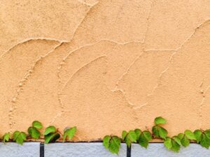 コテの跡がついた塗り壁