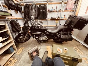 ガレージでくつろぐ様子