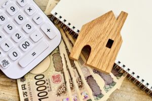 家の模型と計算機とお金