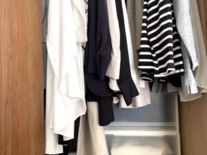 ぎゅうぎゅうに詰め込まれたクローゼット