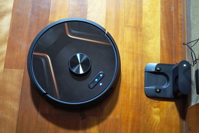 充電ステーションに戻るお掃除ロボット