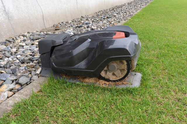 ロボット芝刈り機の充電ステーション